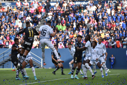 INDEPENDIENTE DEL VALLE VS LIGA DE QUITO ESTADIO BANCO DE GUAYAQUIL AMBIENTE EN LOS EXTERIORES