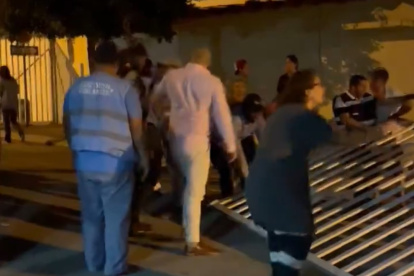 Video. En videos captados por moradores se observa la medida municipal.