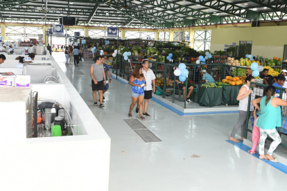 Atención. El mercado atiende al público de 06:00 a 15:00, de lunes a domingo.