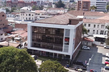 Estructura. Fachada del edificio de la Cámara de Comercio de Cuenca.