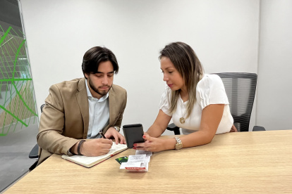 Planificar. Establecer un presupuesto mensual y anual de sus ingresos y gastos es lo que se recomienda.