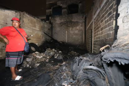 La vivienda servía como bodega de llantas.