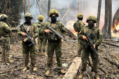 Acciones. La Armada del Ecuador localizó y destruyó un campamento de descanso y un laboratorio de procesamiento de sustancias catalogadas sujetas a fiscalización.