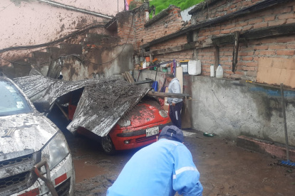 Centro. Los moradores se unieron ayer en las labores de limpieza.