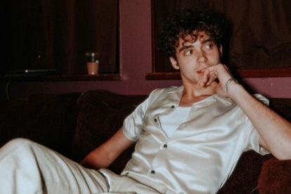 Joshua Basset tiene 22 años.