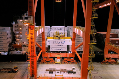 Puerto. El nuevo servicio Albatross de la naviera Zim en Contecon.