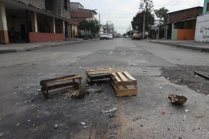 Basura de años viejos. 02 de enero del 2012, Guayaquil - Ecuador, Amelia Andrade/ Expreso