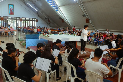 Comunidad. La sinfónica de Guayaquil lleva música a barrios de la urbe.