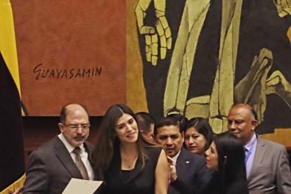 El presidente de la Asamblea, Henry Kronfle, y la ponente de la ley económica, Valentina Centeno.