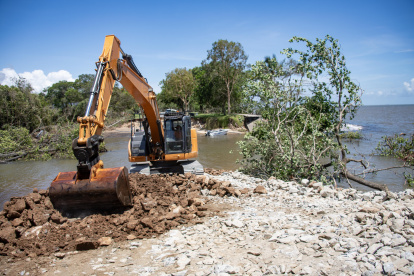 Trabajos de restauración en Cairns, Australia, 20 de diciembre de 2023. La limpieza ha comenzado en Cairns después del diluvio del ex ciclón tropical Jasper.