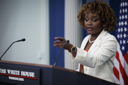 La portavoz de la Casa Blanca, Karine Jean-Pierre, fue registrada este martes, 19 de diciembre, durante una rueda de prensa, en Washington DC (EE.UU).