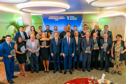 Evento. En la noche de premiación, organizada por la Cámara de Comercio del Guayas, se dieron cita periodistas de varios medios de comunicación.