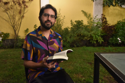 Bouquet, su libro, incluye crónicas, perfiles, entrevistas y testimonios.