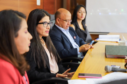 Cueva es arquitecta y posee másters en Ciencias, Diseño Sostenible e Iluminación.