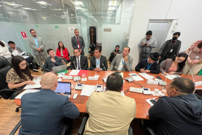 Sesión. Asambleístas de la mesa de Fiscalización recibieron al contralor general Mauricio Torres, días atrás.