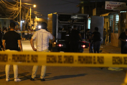 Los cadáveres de las seis personas quedaron a una cuadra y media del cementerio Jardines de Durán.