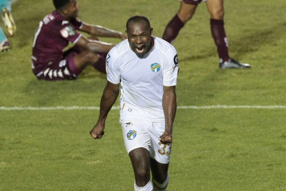 Juan Luis Anangonó es el goleador del torneo de Guatemala con Comunicaciones