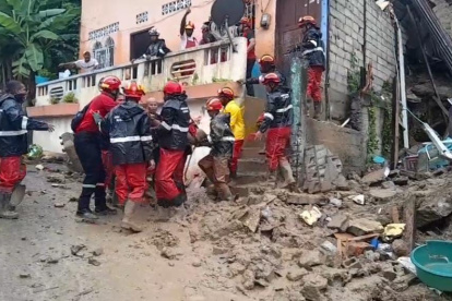 Las intensas lluvias registradas en Esmeraldas influyeron en el deslizamiento de tierra.
