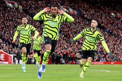 El defensa Gabriel Magalhaes, al minuto 4, marcó el gol del Arsenal en Anfield.