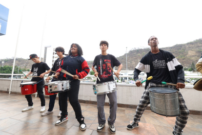 Batucada Popular es un refugio para que los jóvenes evadan la violencia.