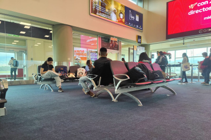Espera. El área de preabordaje de vuelos nacionales en terminal de Quito.