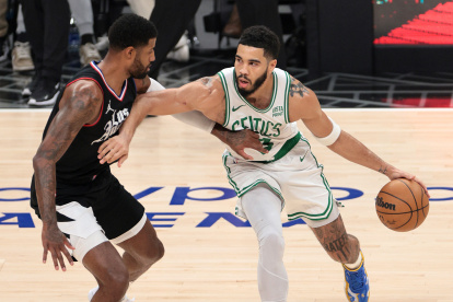 Con 30 puntos anotados, aportando 5 triples de 10 intentos, más 5 rebotes Tatum fue el líder indiscutible.