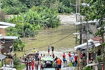 Afectación. La corriente del río cruza por la zona poblada.