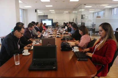 Trabajo. La comisión elabora el informe para el primer debate del pleno.