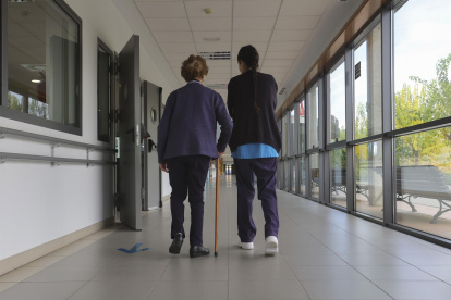 La mejor acción es transmitirle unión, seguridad y protección.