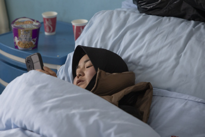 El brote de enfermedades respiratorias que afectó a China en el último mes, entre las que se incluyen la covid-19, experimentó una significativa tendencia a la baja.