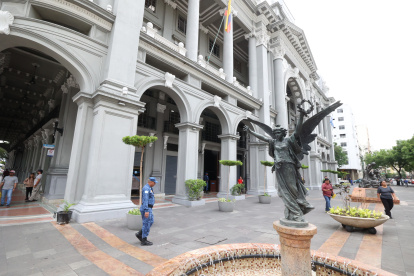 Institución. Fachada del Palacio Municipal, ubicado en el centro de Guayaquil. La actual administración es liderada por el alcalde Aquiles Álvarez.