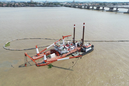 Obra. Según informa el Consorcio Dragando por Guayas, el dragado se está haciendo en el río Babahoyo.