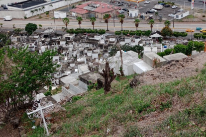 Hecho. La Policía informó que con frecuencia el camposanto es ‘visitado’ por personas que consumen droga.