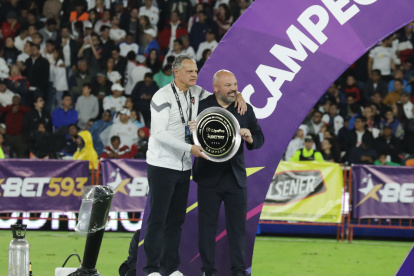 Esteban Paz (i) lidera la comisión especial de fútbol de Liga de Quito.