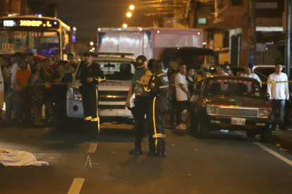 Enfrentamiento de supuesto asaltante con la policía deja un muerto