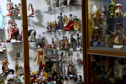 Algunas de las muñecas "vintage" reunidas por Abdeljalil Haffar y Marie-Michèle Haffar a lo largo de cincuenta años.