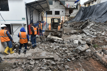 El derrumbe causó daños en la casa comunal, la pared de una vivienda y el cierre total de la calle. En 2018 se produjeron fisuras en el muro.