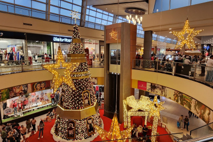 CityMall.- Los clientes realizan sus últimas compras en los cuatro días que le quedan al 2023.