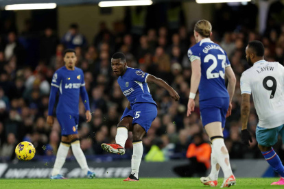 Moisés Caicedo fue titular en la victoria del Chelsea sobre el Crystal Palace.