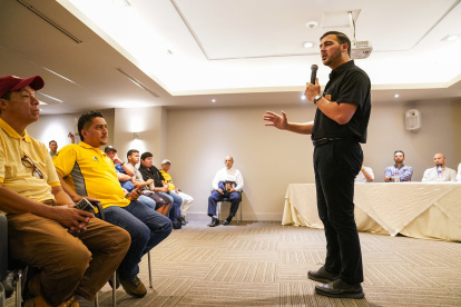 Antonio Álvarez (d) y su directiva no ha podido ser registrada hasta el momento en el Ministerio del Deporte.