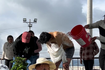 Suceso. Los sospechosos fueron juzgados en la plaza central de la parroquia.