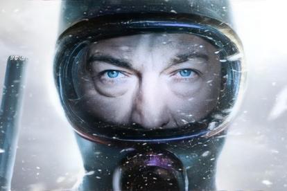 Fotograma cedido por Netflix donde se observa al actor argentino Ricardo Darín durante las grabaciones de la serie “El Eternauta”.