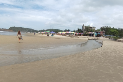 Este 28 de septiembre, la ciudadanía actuó con cautela. Se redujo el mal olor, pero había temor de que la contaminación se mantenga en el mar.