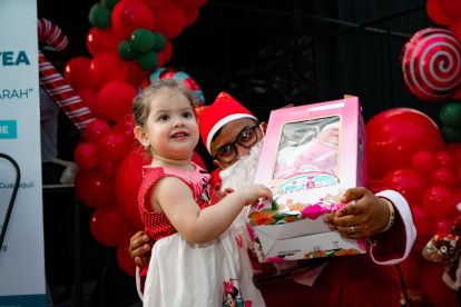 Acto. En la actividad entregaron regalos a los niños.