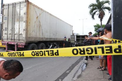 El chofer del tráiler se dio a la fuga según los agentes de tránsito