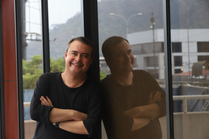 Fabián González también se desempeña como maestro de canto.