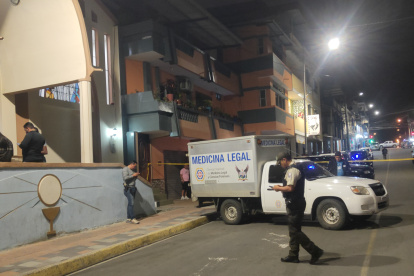 Procedimiento. Agentes de la Policía acordonaron la iglesia, en Manta.
