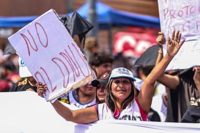Buenos Aires. Protestan contra planes económicos del presidente Milei.