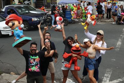 COMPRA DE MONIGOTES, PREVIO AL FIN DE AÑO... FD MIGUEL CANALES... 30-12-2023