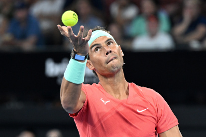 Brisbane (Australia), 31/12/2023.- Rafael Nadal of Spain in action during his doubles match with partner Marc Lopez of Spain against Max Purcell and Jordan Thompson of Australia during their round of 32 doubles match on Day 1 of the 2024 Brisbane International at the Queensland Tennis Centre in Brisbane, Australia, 31 December 2023. (Tenis, Jordania, España) EFE/EPA/DARREN ENGLAND AUSTRALIA AND NEW ZEALAND OUT